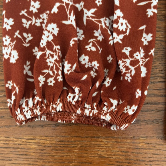 Gilli Rust Color w/White Floral Pattern Women's Small Top Nice Weight Oversized - Picture 6 of 9
